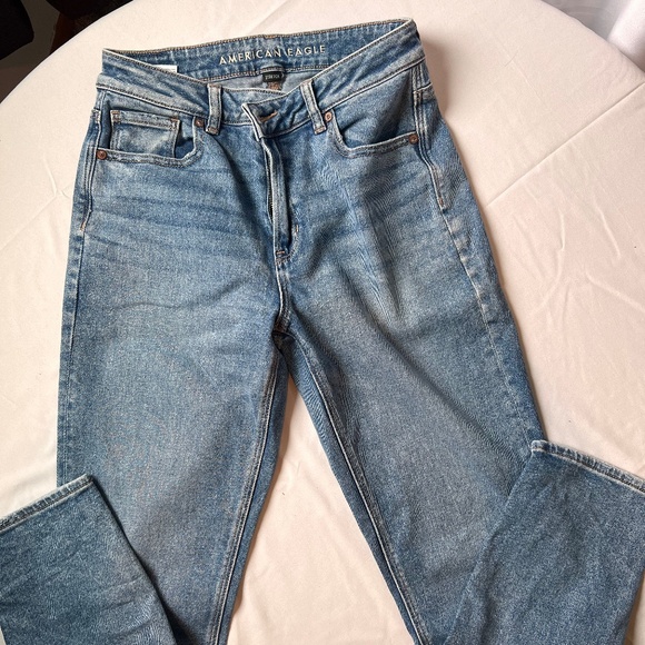 American Eagle Highest Rise Mom Jeans, Size 4 - Picture 1 of 3
